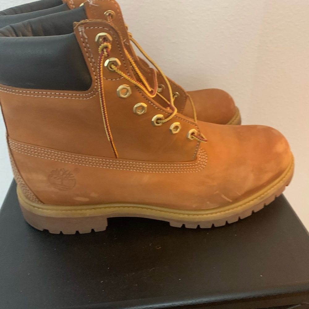 Men size 10 Timberland $75 FIRM PRICE DUE TO FEE.